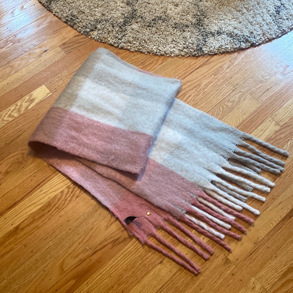 - Express scarf -